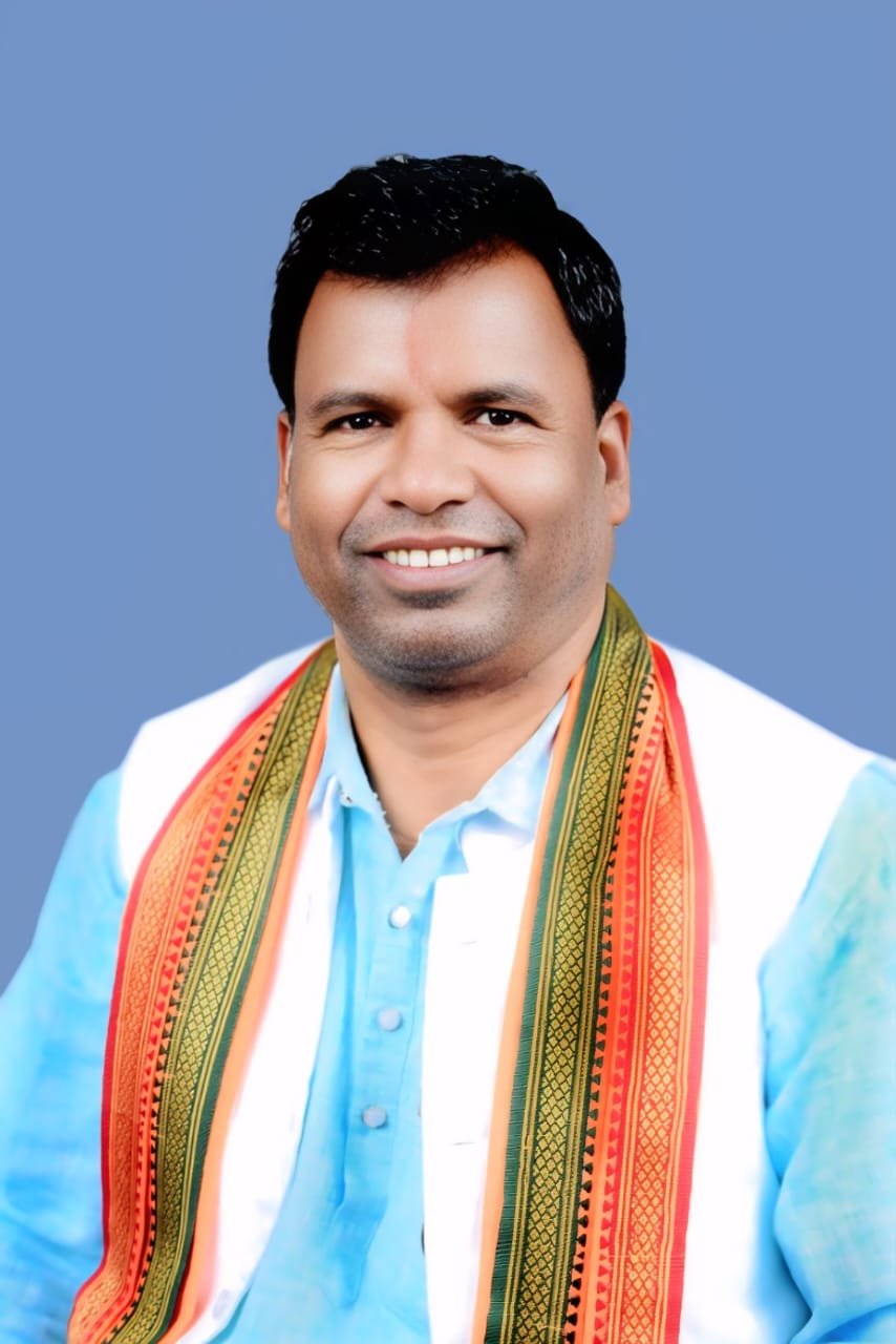 रामानुजनगर-पिवरी-मकरंदीपुर डामरीकृत सड़क निर्माण के लिए 8 करोड़ 19 लाख रु.स्वीकृत<br><br>प्रेमनगर विधायक भूलन सिंह मरावी के प्रयास से मिली स्वीकृति , नागरिकों मे हर्ष का माहौल जताया आभार