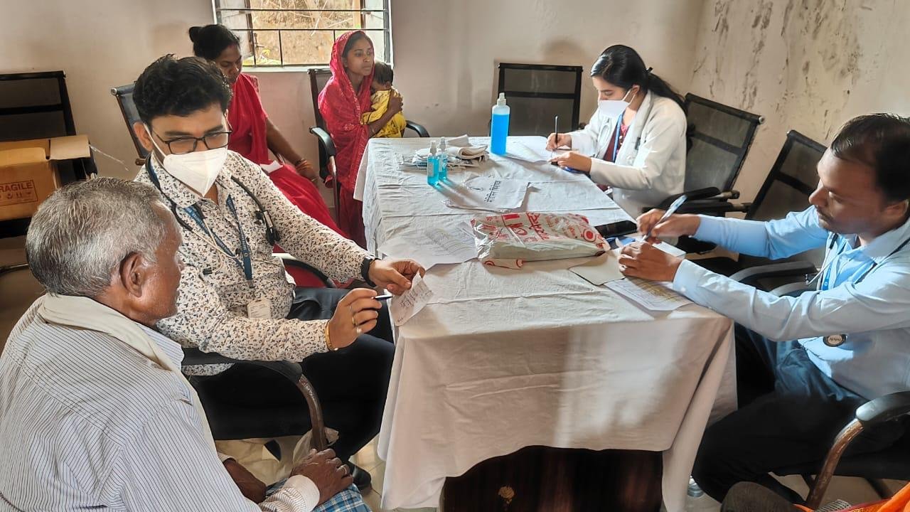 ब्रेकिंग न्यूज – SECL विश्रामपुर द्वारा किया गया निःशुल्क स्वास्थ्य शिविर का आयोजन,विशेषज्ञ डॉक्टरों ने मरीजों का किया जाँच,महिलाओं को दी गई विशेष टिप्स।