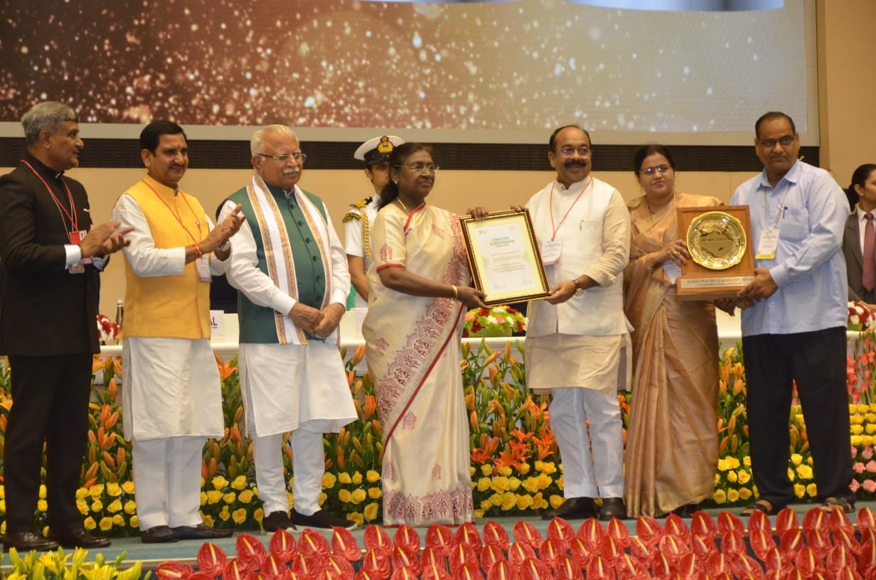 नगर पंचायत बिश्रामपुर को स्वच्छ सर्वेक्षण-2024 में उत्कृष्ट प्रदर्शन हेतु स्वच्छता लीग अवॉर्ड से किया गया सम्मानित