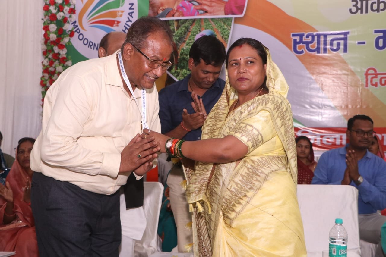 प्रतापपुर विकासखंड को नीति आयोग की ओर से विधायक श्रीमती शकुंतला पोर्ते ने प्रदान किया गोल्डमेडल