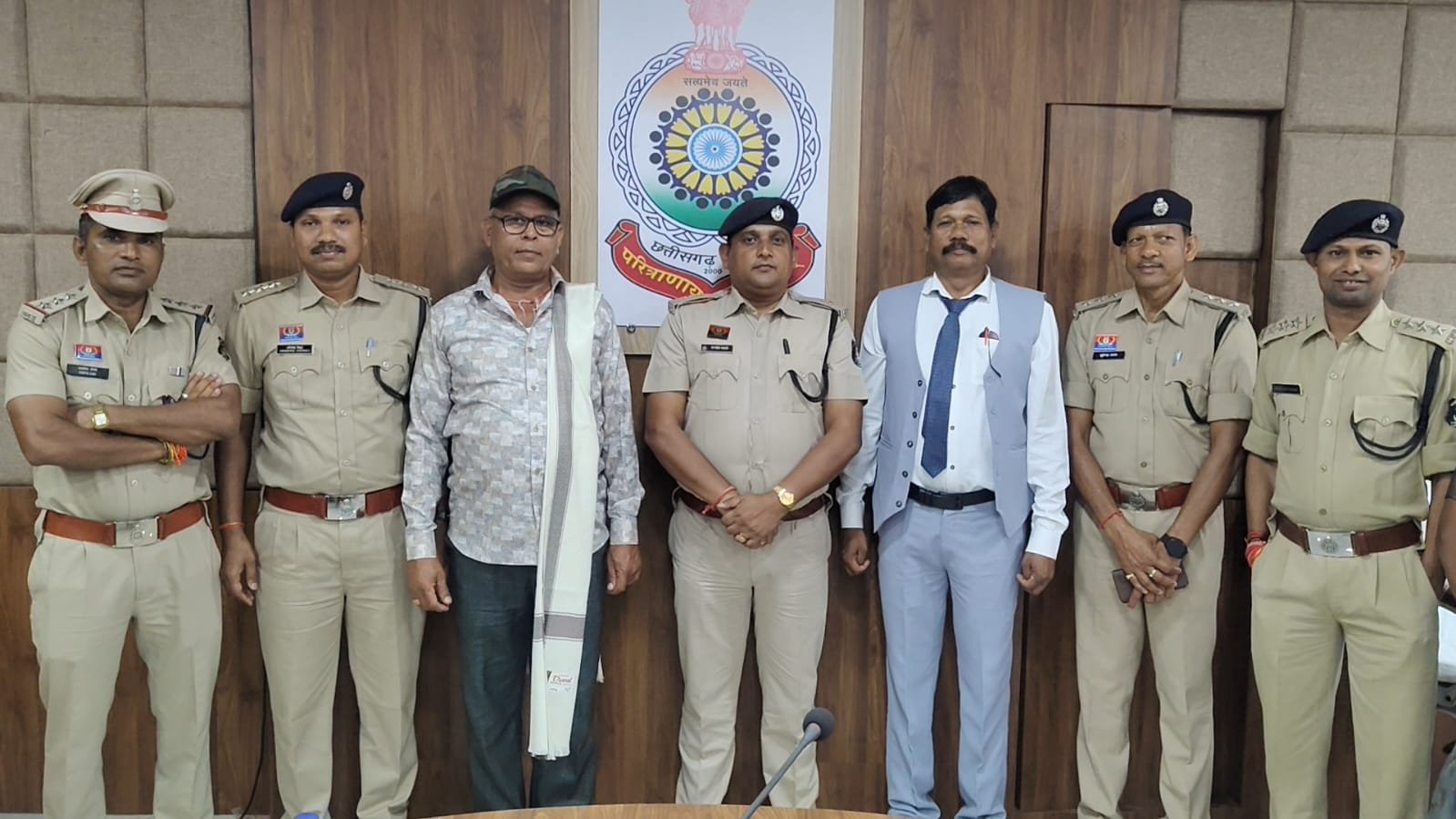 सेवानिवृत्ति हुए एसआई कोमल तिग्गा व अमृका प्रसाद साहू, सूरजपुर पुलिस ने किया सम्मानित