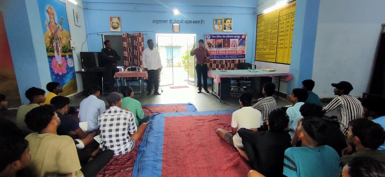 प्री-मैट्रिक बालक छात्रावास सूरजपुर में कानूनी जागरूकता शिविर का आयोजन