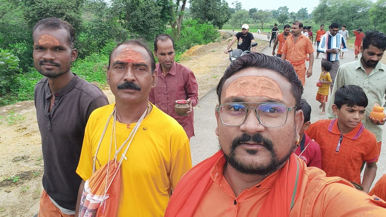 भक्तों ने नदी से जल भरकर शिव मंदिर में चढ़ाया जल<br>श्रावण मास में उमड़ा भक्ति का सैलाब<br>