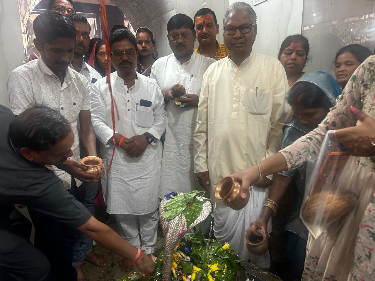 देवगढ़ धाम स्तिथ अर्धनारेश्वर शिवलिंग में अंतिम सोमवार को भी हुआ महारुद्राभिषेक व भव्य भंडारा…