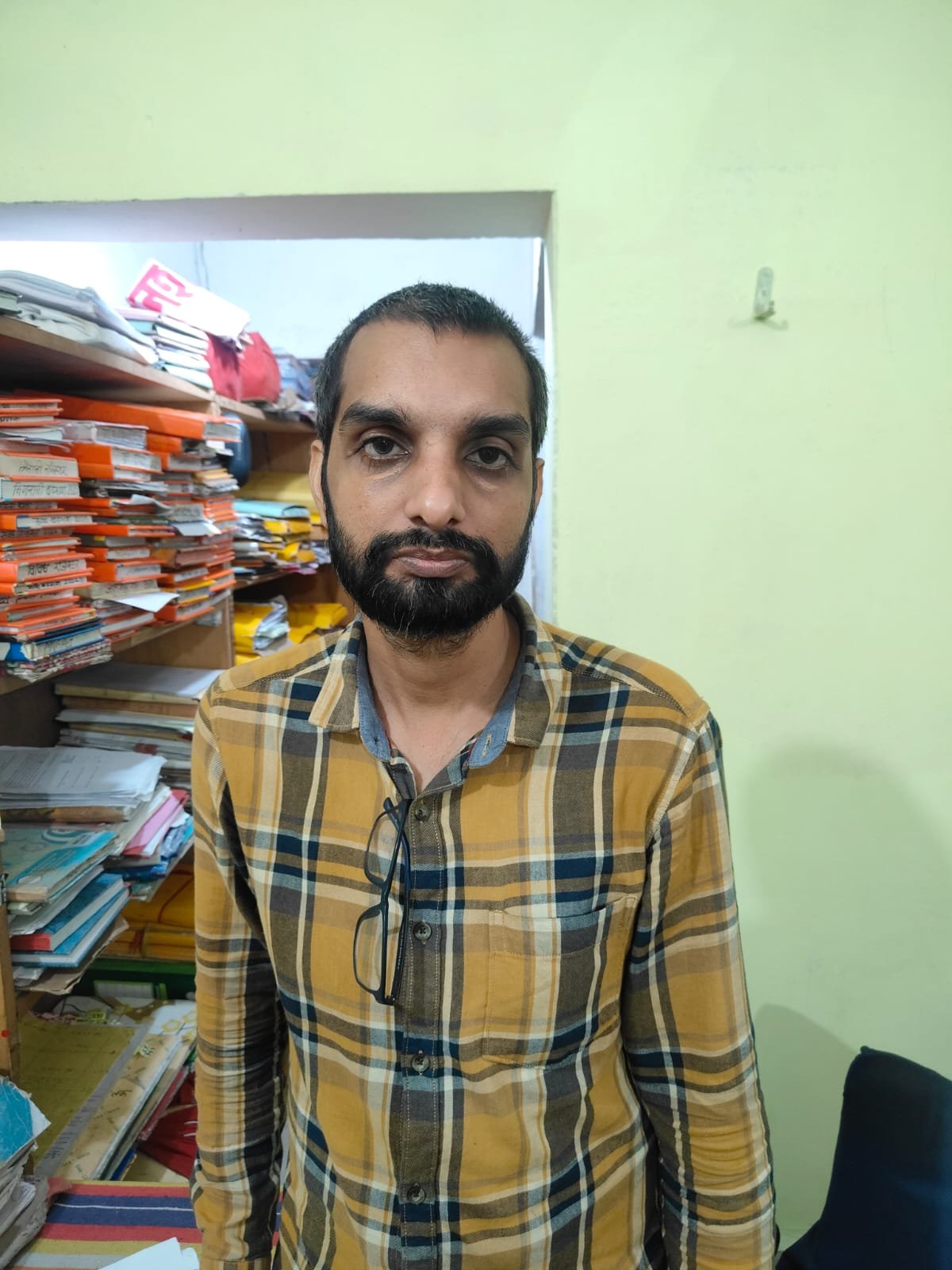 भोजपुरी फिल्म में हीरोईन/सिंगर बनाने का झांसा देकर पीड़िता को पटना बिहार बुलाकर अनाचार करने के मामले में सूरजपुर पुलिस ने आरोपी को किया गिरफ्तार।