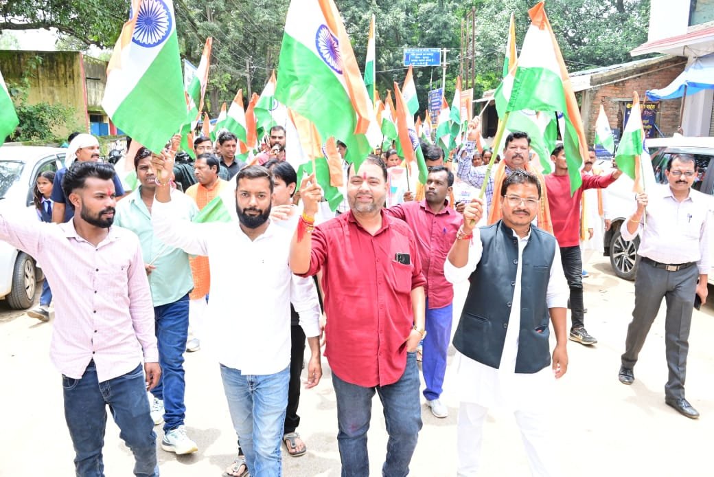 रामानुजनगर में निकली भव्य तिरंगा यात्रा, विधायक भूलन सिंह मरावी बोले – तिरंगा हमारी अस्मिता का प्रतीक