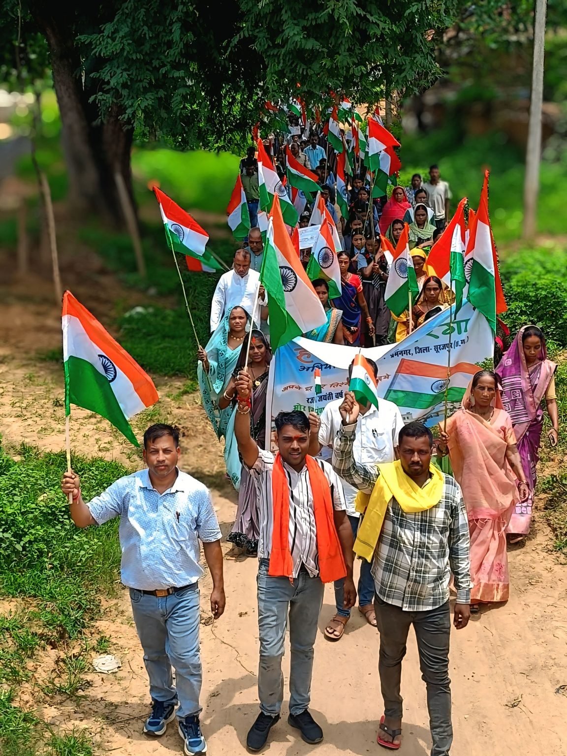 प्रेमनगर के उमेश्वरपुर में भव्य तिरंगा यात्रा निकाली गई ,हजारों की संख्या में राष्ट्रभक्त यात्रा में हुए शामिल