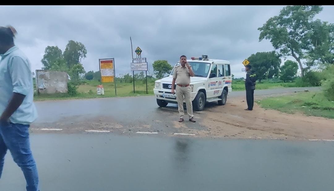 सड़क सुरक्षा और यातायात&nbsp; नियमों का पालन करने लोगों को दी गई समझाईस