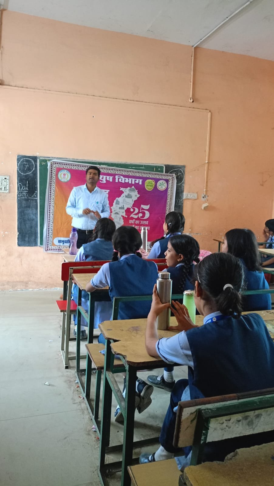 आयुष विभाग सूरजपुर द्वारा प्रतापपुर में आयुर्वेद एवं योग जागरूकता कार्यक्रम किया गया आयोजित