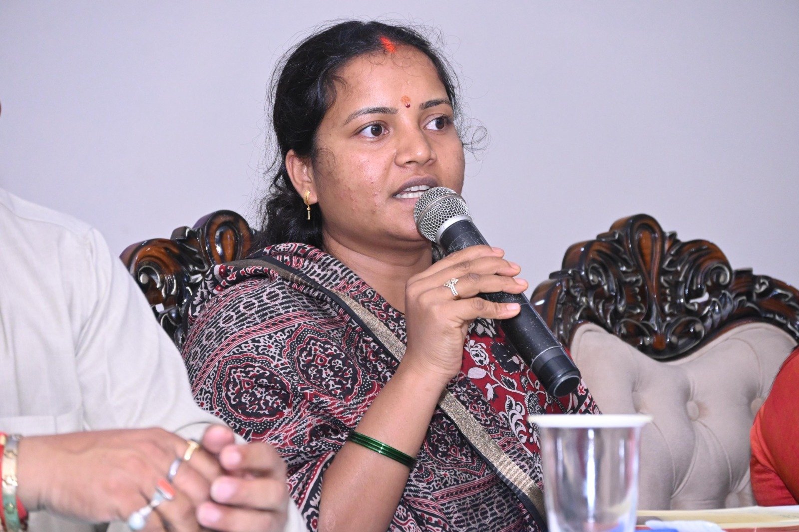 महिला एवं बाल विकास मंत्री श्रीमती लक्ष्मी राजवाड़े ने अंबिकापुर में की विभागीय समीक्षा बैठक