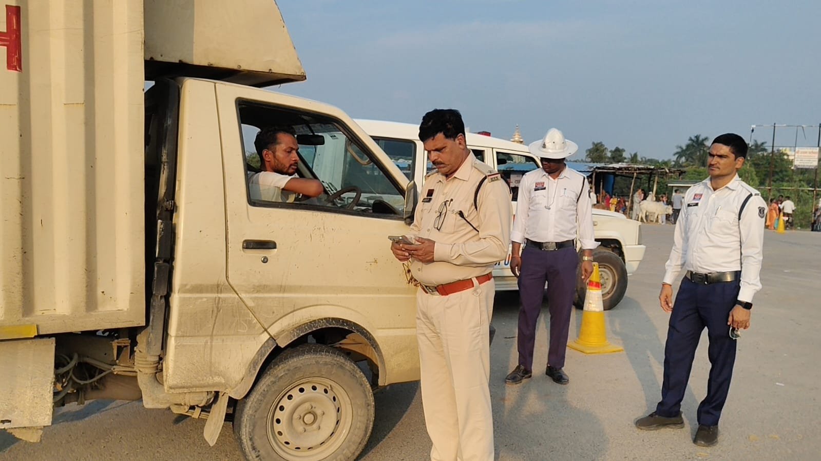 सुरक्षित सफर के लिए सूरजपुर पुलिस का अभियान, पिछले 2 माह में शराब पीकर वाहन चलाने वाले 520 वाहन चालकों पर हुई सख्त कार्यवाही, माननीय न्यायालय से 55 लाख रूपये का हुआ चालान