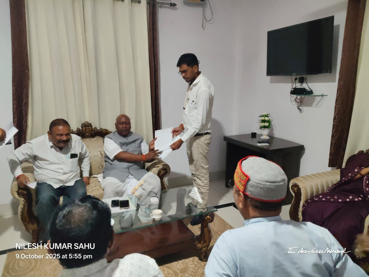 सांसद को सौंपा ज्ञापन, कलेक्टर दर पर मानदेय और नियमितीकरण की मांग<br>