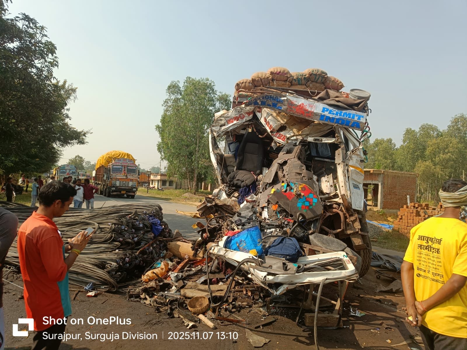 सूरजपुर में दर्दनाक हादसा– भोर में दो ट्रकों की भीषण टक्कर, दो की मौत
