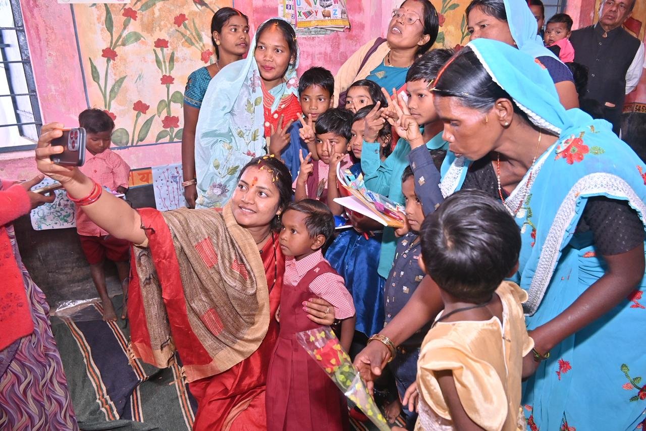 मंत्री श्रीमती लक्ष्मी राजवाड़े ने जन्मदिन पर किया हवन-पूजन, बच्चों संग बिताए आनंदभरे पल, जरूरतमंदों को कंबल वितरित कर जताया स्नेह