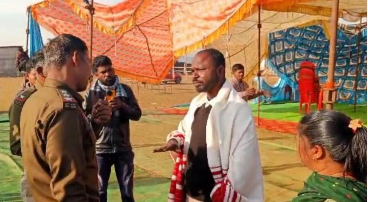 मैनपाट में बक्साइट खदान विस्तार पर बवाल: जनसुनवाई में ग्रामीणों ने उखाड़ा पंडाल, प्रशासन पर लगाए गंभीर आरोप