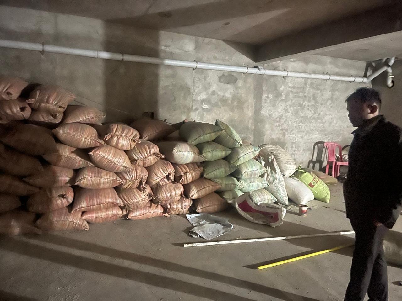 ग्राम तेलईमुड़ा में अवैध धान भंडारण पर बड़ी कार्रवाई