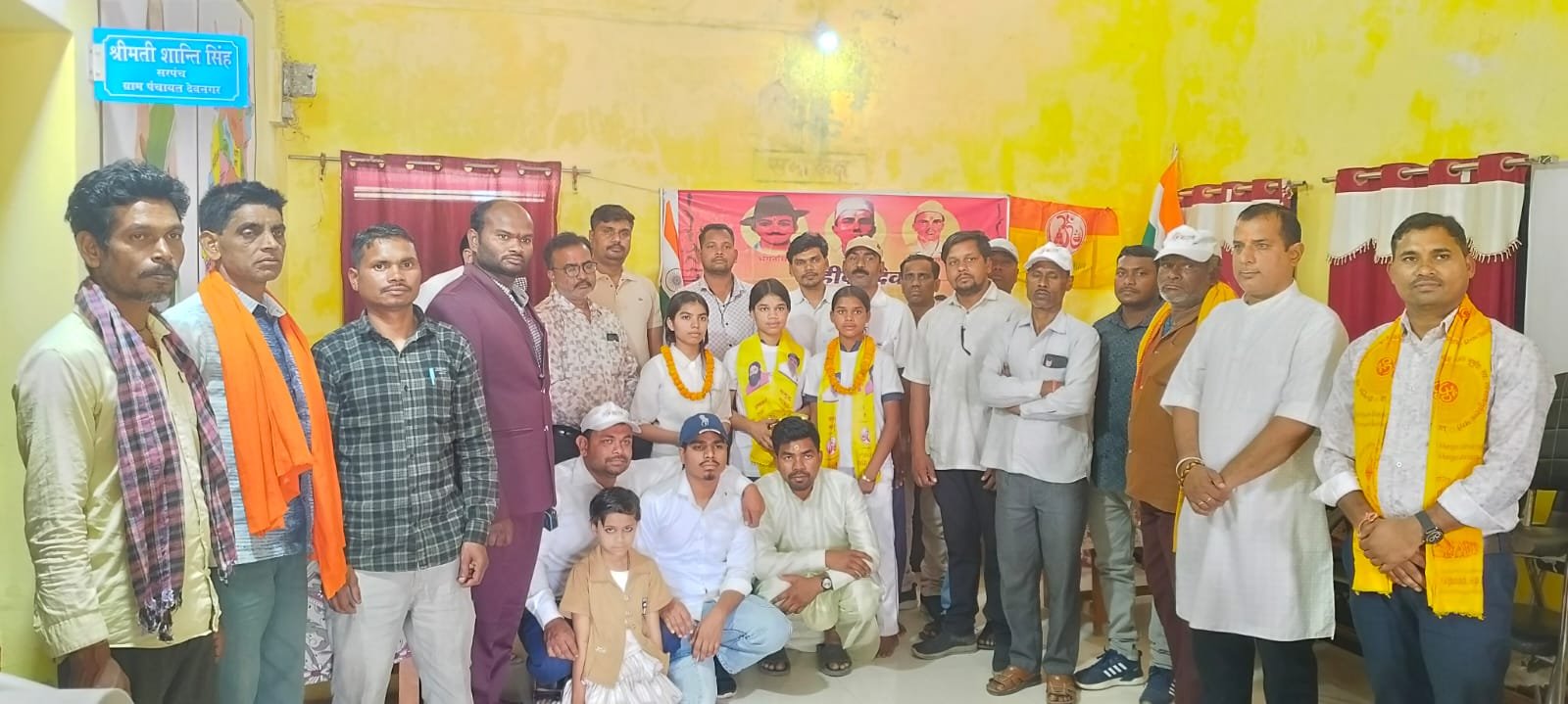 शहीदी दिवस के उपलक्ष्य पर वीरों को दी गई श्रद्धांजलि<br> जिला सूरजपुर, ग्राम देवनगर