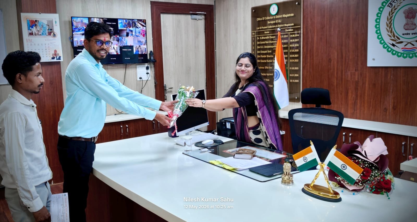 जेडीएस कर्मचारियों की वेतन वृद्धि मांग को लेकर जिलाध्यक्ष डॉ. निलेश कुमार ने कलेक्टर रेना जमील को सौंपा ज्ञापन<br>