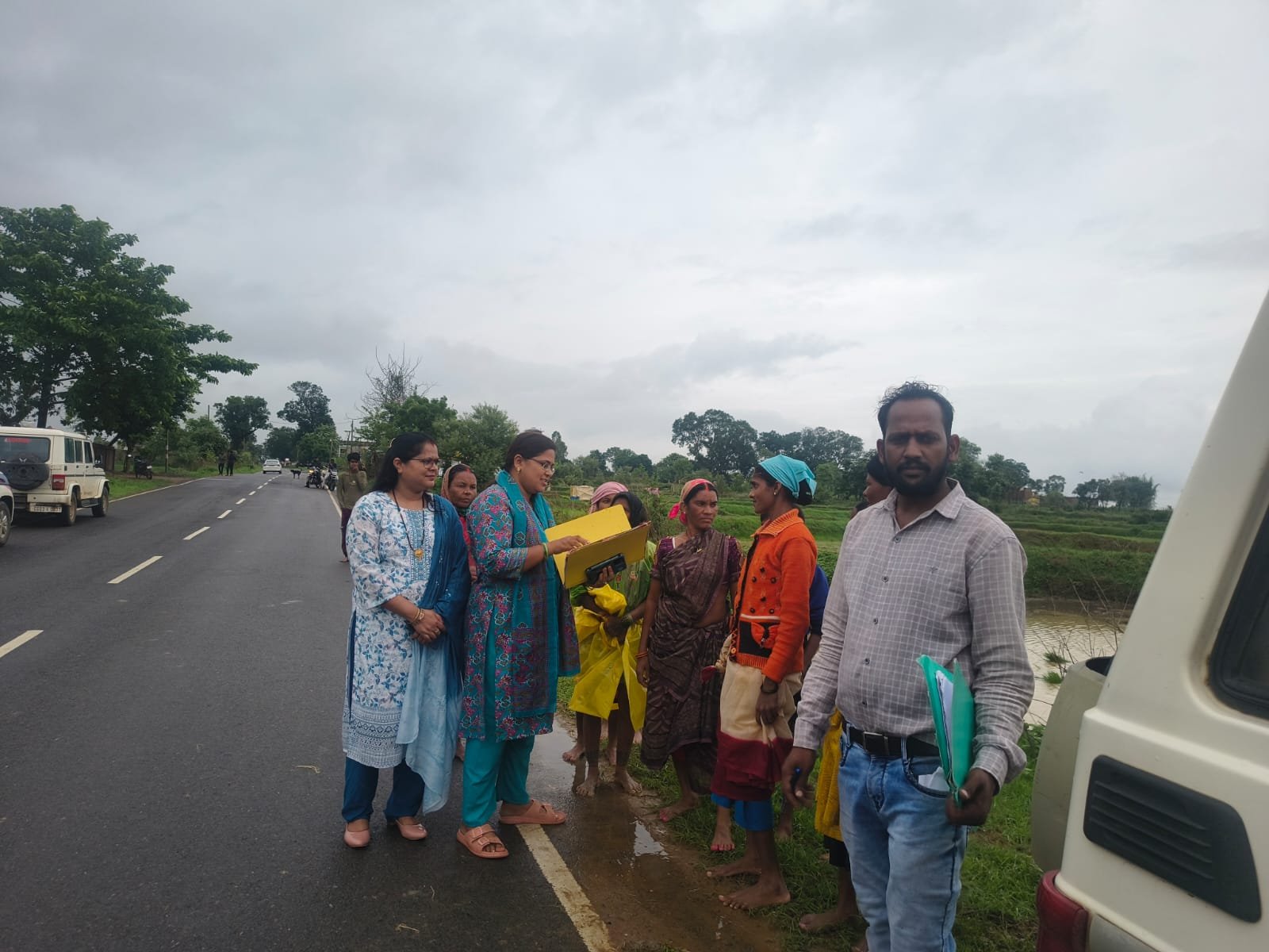 रामानुजनगर में रोपा लगाते मिले चार नाबालिग बच्चे को<br>संयुक्त टीम ने किया रेस्क्यू<br>