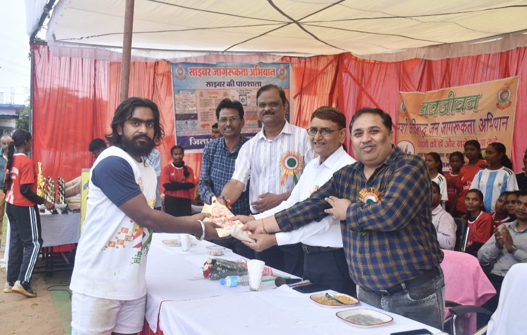 खेल दिवस पर वॉलीबॉल मैच का हुआ आयोजन