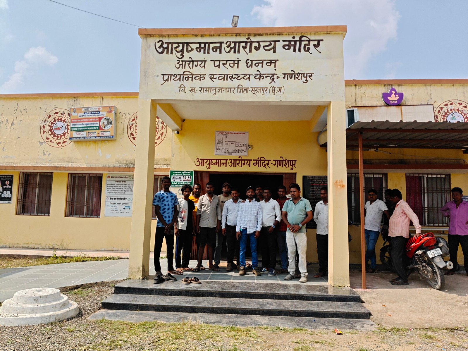 अस्पताल के गेट पर प्रसव, नवजात की मौत